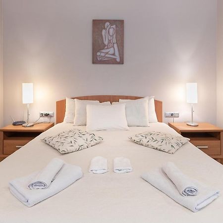 Room In Bb - Valensija - Suite For Two In Nice Hotel ยูร์มาลา ภายนอก รูปภาพ