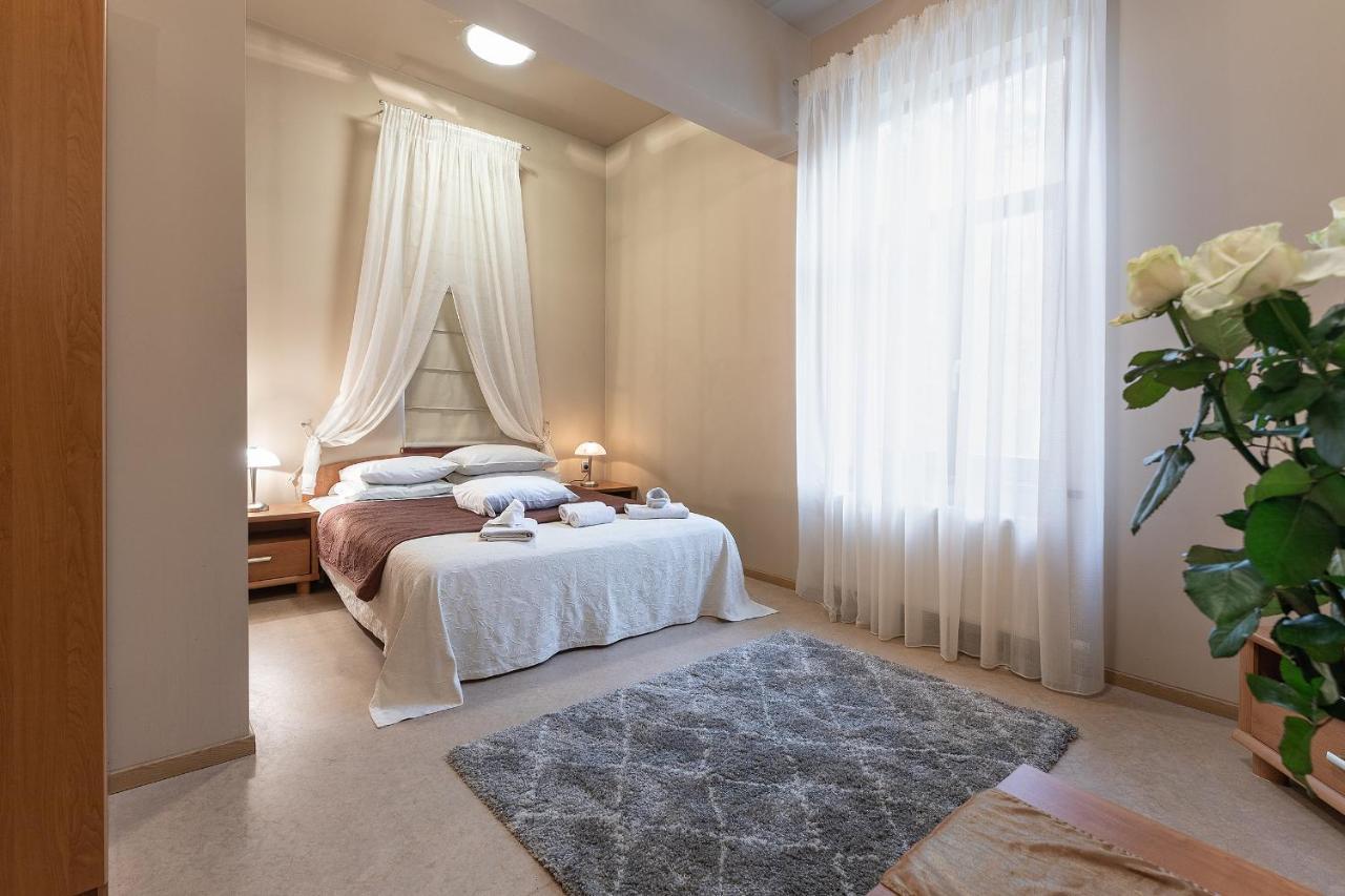 Room In Bb - Valensija - Suite For Two In Nice Hotel ยูร์มาลา ภายนอก รูปภาพ