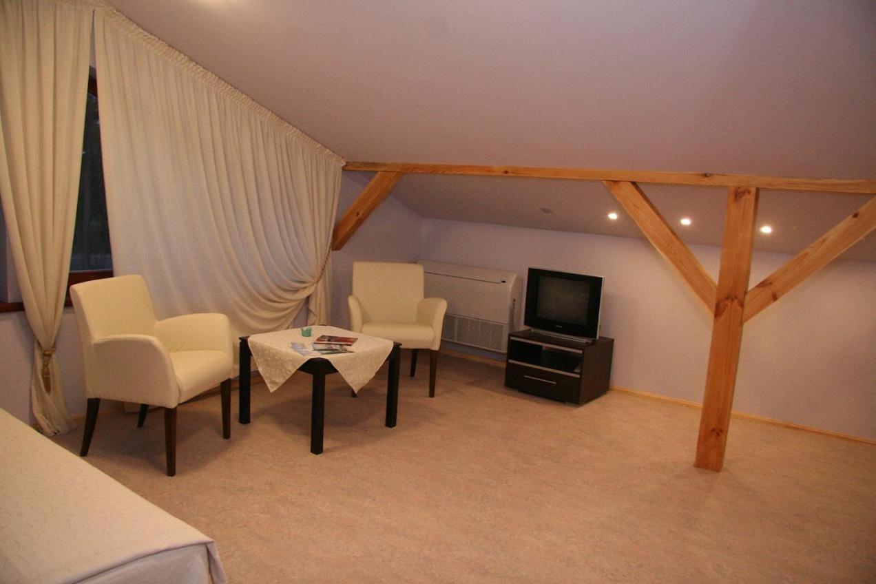 Room In Bb - Valensija - Suite For Two In Nice Hotel ยูร์มาลา ภายนอก รูปภาพ