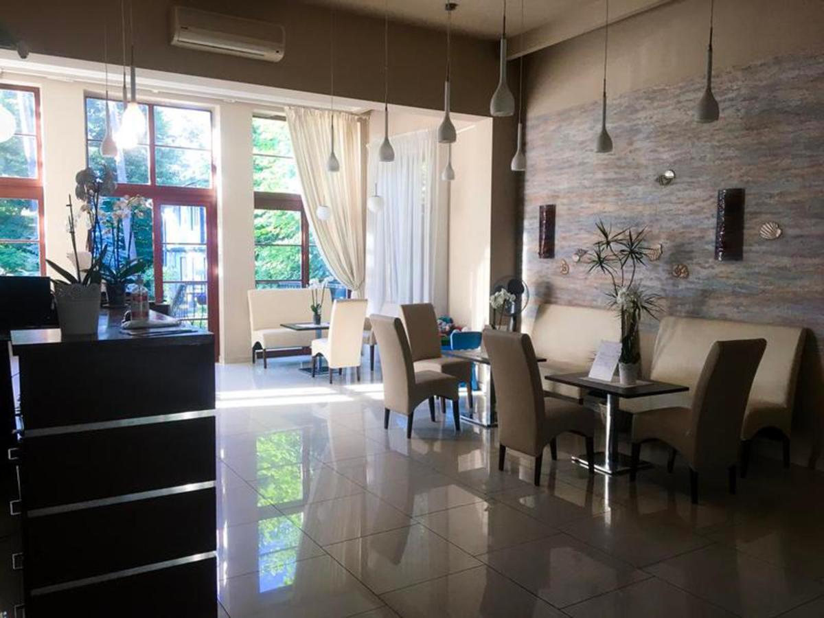 Room In Bb - Valensija - Suite For Two In Nice Hotel ยูร์มาลา ภายนอก รูปภาพ