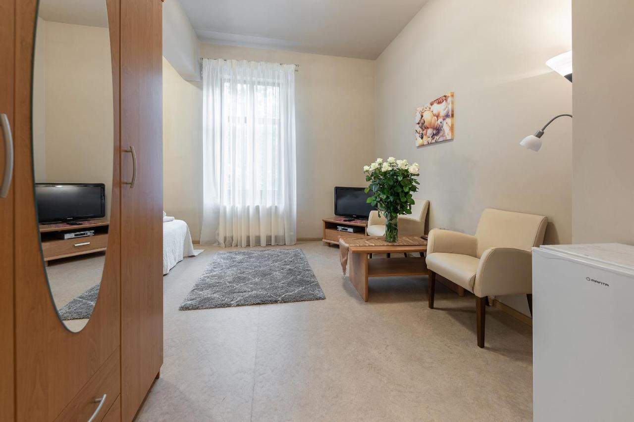 Room In Bb - Valensija - Suite For Two In Nice Hotel ยูร์มาลา ภายนอก รูปภาพ