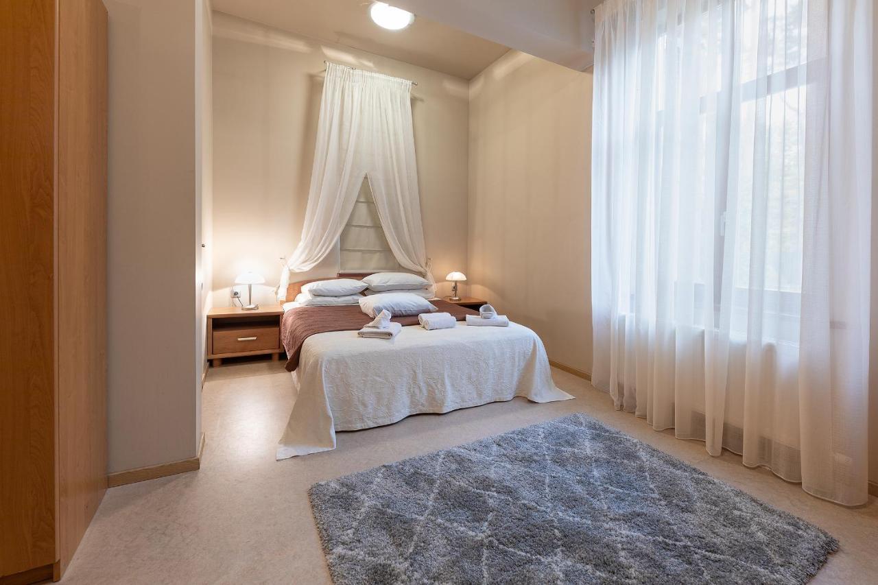 Room In Bb - Valensija - Suite For Two In Nice Hotel ยูร์มาลา ภายนอก รูปภาพ