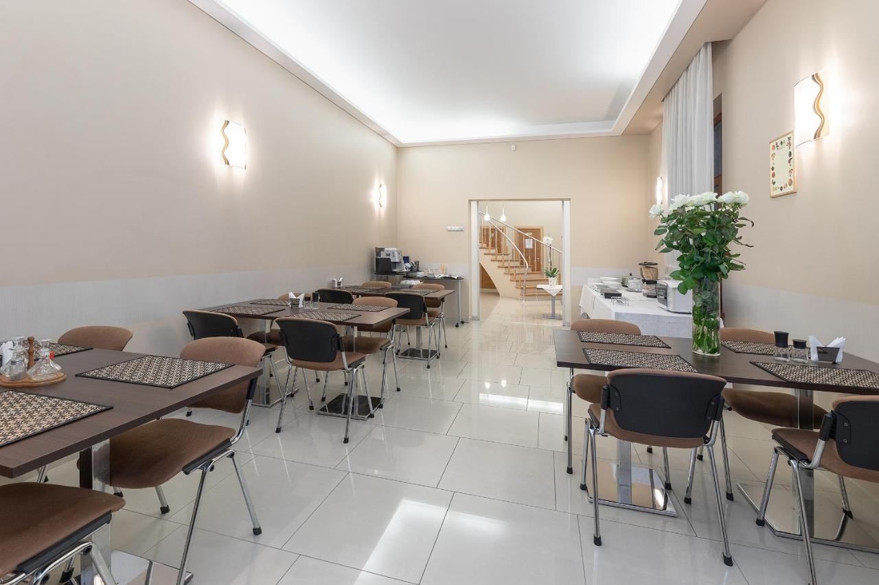 Room In Bb - Valensija - Suite For Two In Nice Hotel ยูร์มาลา ภายนอก รูปภาพ