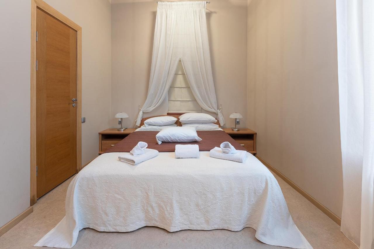Room In Bb - Valensija - Suite For Two In Nice Hotel ยูร์มาลา ภายนอก รูปภาพ