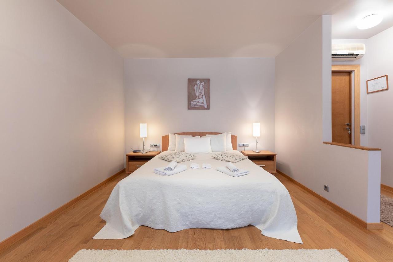 Room In Bb - Valensija - Suite For Two In Nice Hotel ยูร์มาลา ภายนอก รูปภาพ
