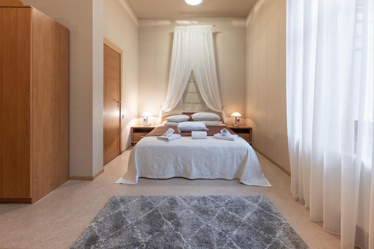 Room In Bb - Valensija - Suite For Two In Nice Hotel ยูร์มาลา ภายนอก รูปภาพ